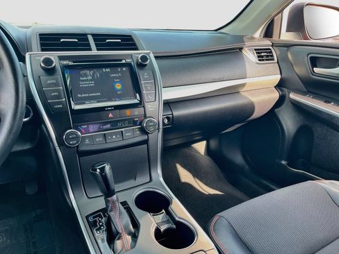 Used 2016 Toyota Camry SE FWD image 21