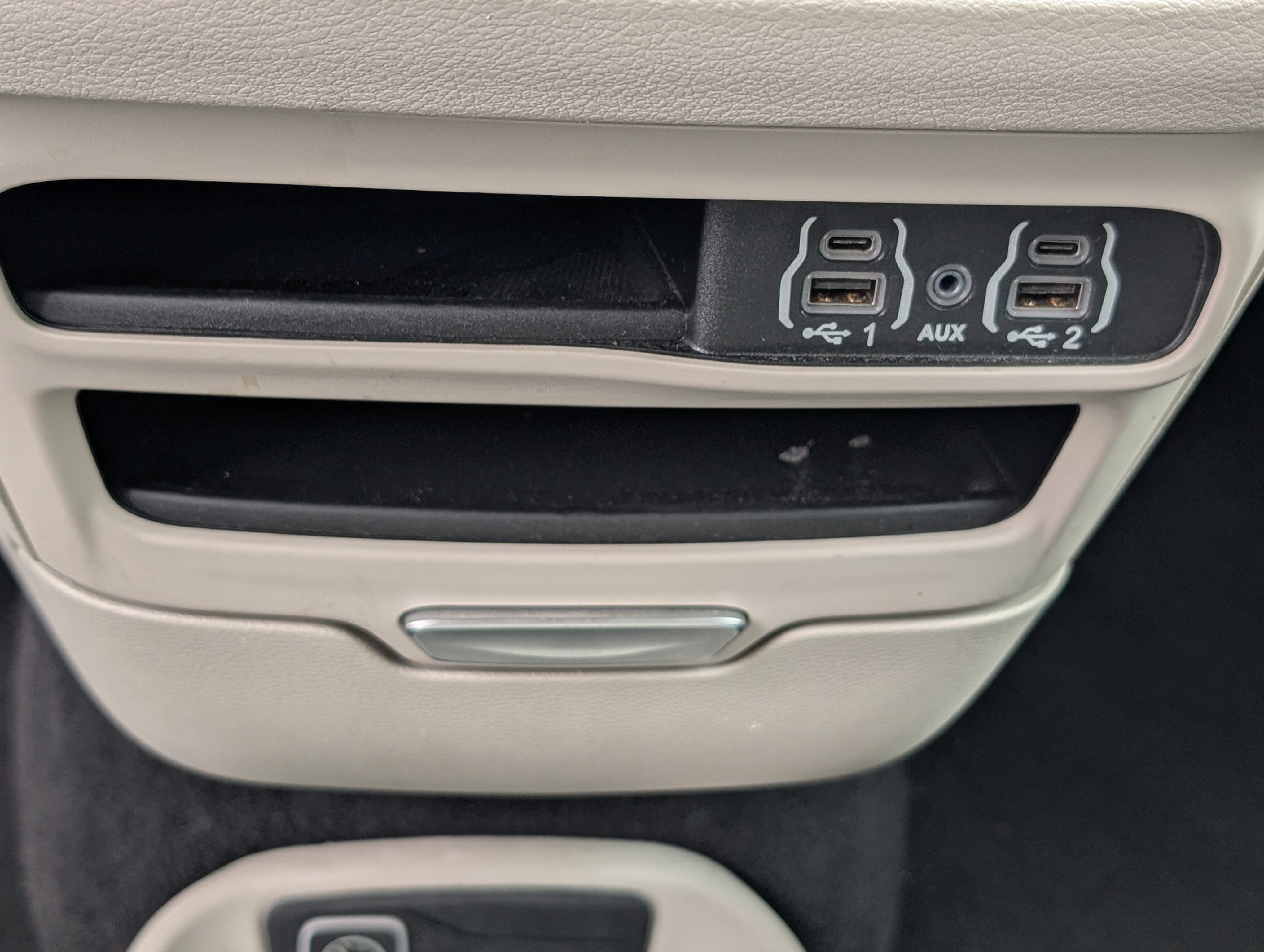 Used 2023 Chrysler Pacifica Touring-L FWD image 25
