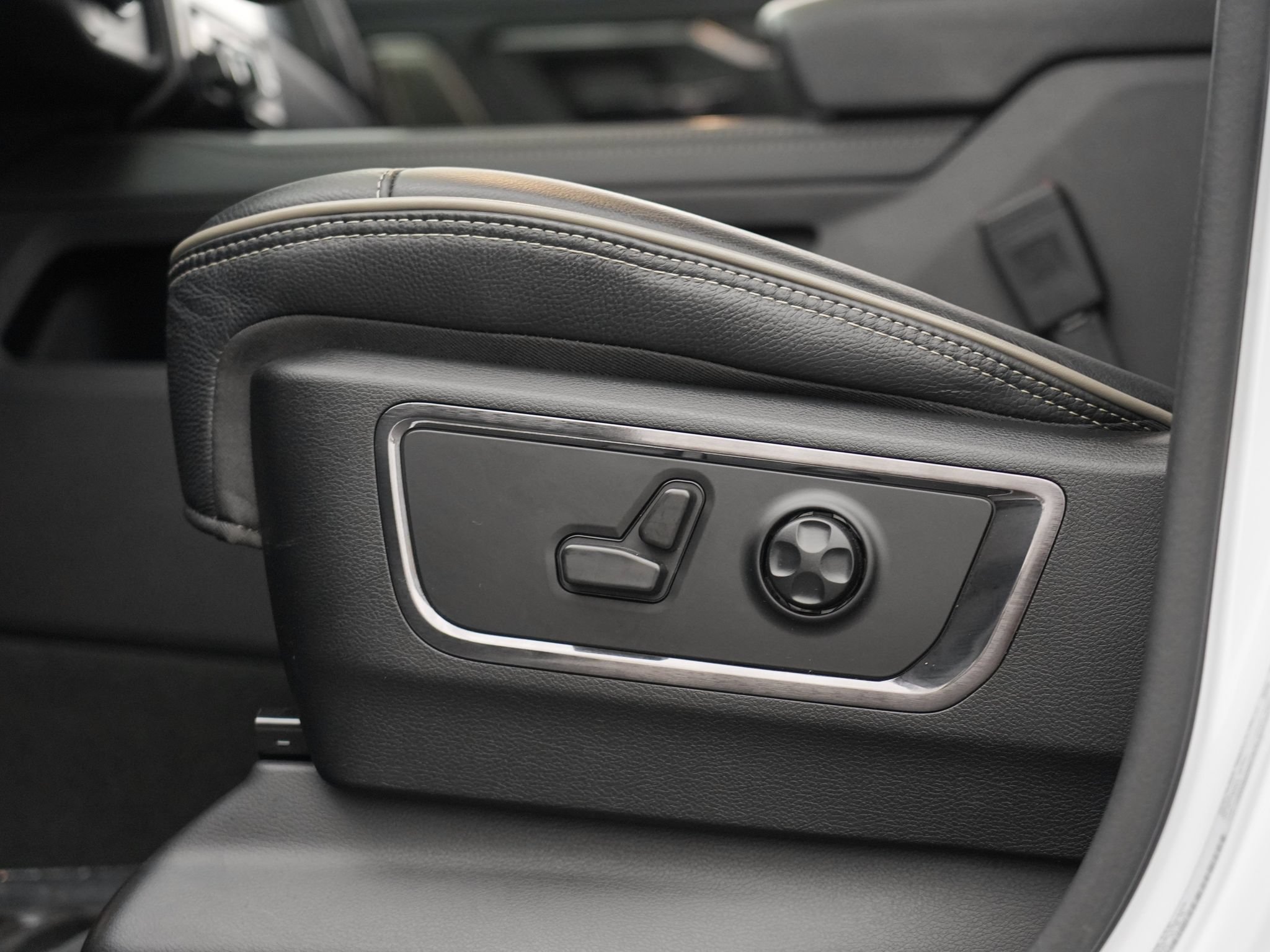 Used 2024 RAM 1500 Limited AWD/4WD image 16