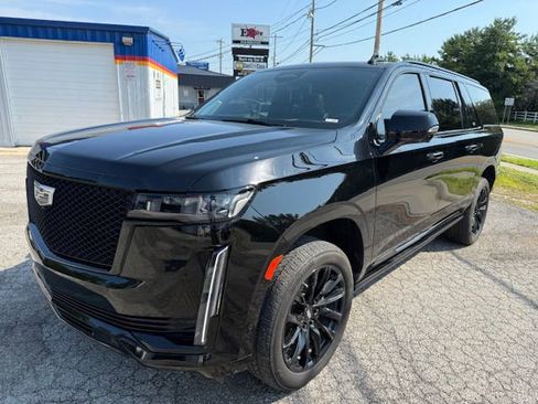 Used 2022 Cadillac Escalade ESV Sport Platinum w/ LPO, ONYX Package image 3
