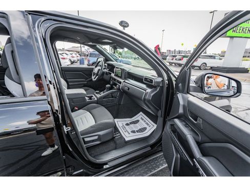 Used 2025 Toyota 4Runner TRD Off-Road image 21