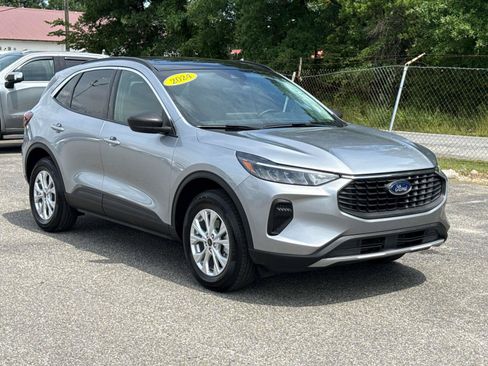 Used 2024 Ford Escape Active w/ Tech Pack #1 AWD/4WD image 1