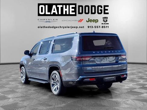 Used 2024 Jeep Wagoneer L Series II w/ Flexible Seating Group image 3