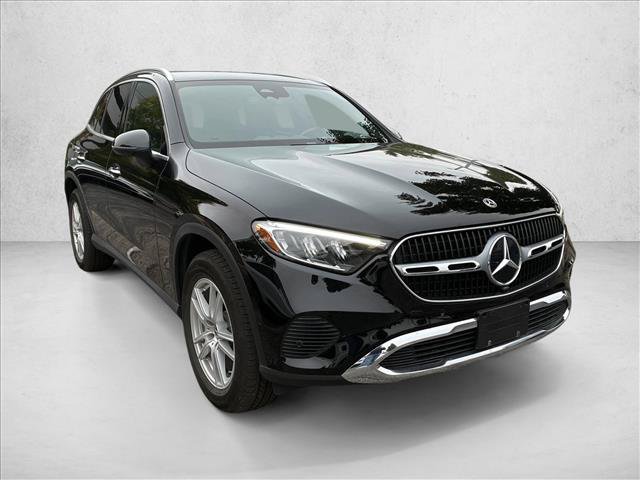 Used 2023 Mercedes-Benz GLC 300 4MATIC image 3