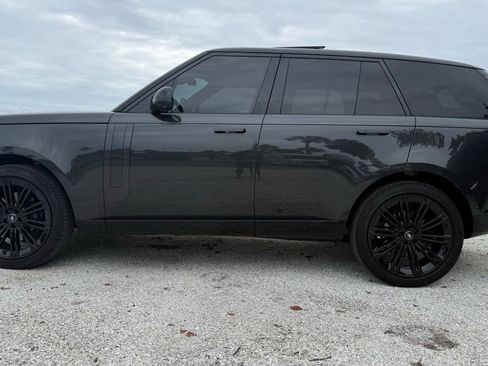 Used 2025 Land Rover Range Rover SE AWD/4WD image 13