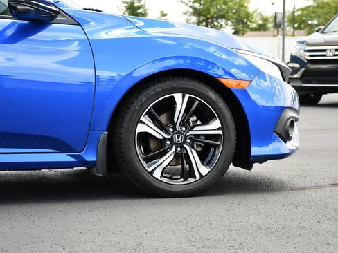 Used 2018 Honda Civic Touring image 9