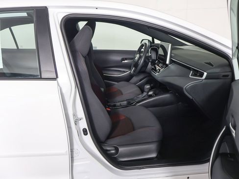 Used 2025 Toyota Corolla SE w/ SE Premium Package image 29