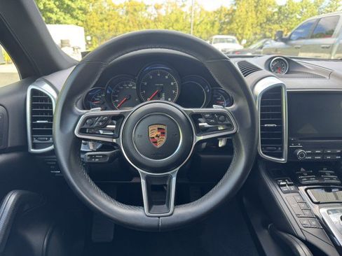 Used 2018 Porsche Cayenne Platinum Edition w/ Premium Package Plus AWD/4WD image 32