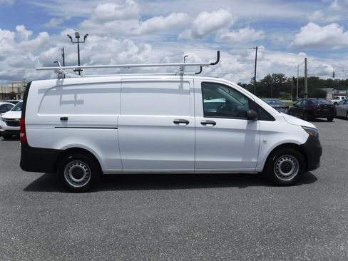 Used 2023 Mercedes-Benz Metris image 1