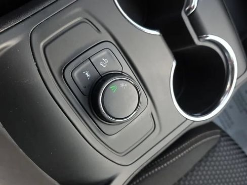 Used 2023 GMC Terrain SLE w/ LPO, Floor Liner Package FWD image 28
