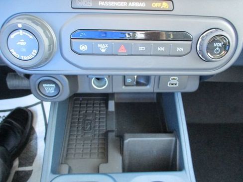 Used 2025 Ford Maverick Lobo AWD/4WD image 15