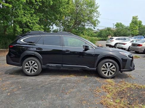 Used 2024 Subaru Outback Premium AWD/4WD image 11