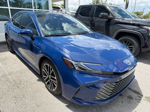 Used 2025 Toyota Camry XLE FWD image 4