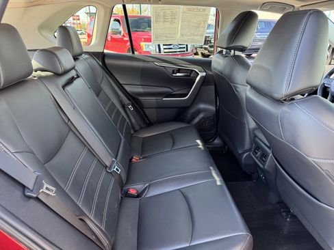 Used 2020 Toyota RAV4 XLE Premium image 36