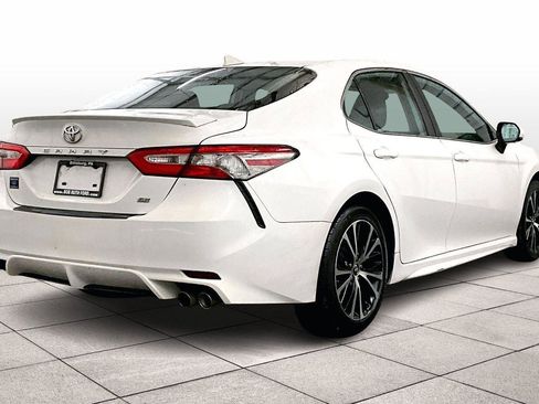 Used 2019 Toyota Camry SE image 11