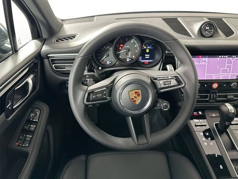 New 2026 Porsche Macan image 18