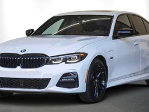Used 2021 BMW 330e w/ Convenience Package RWD image 1