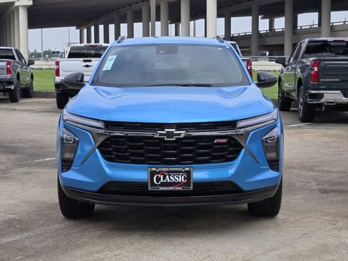 Used 2025 Chevrolet Trax RS w/ Driver Confidence Package FWD image 2