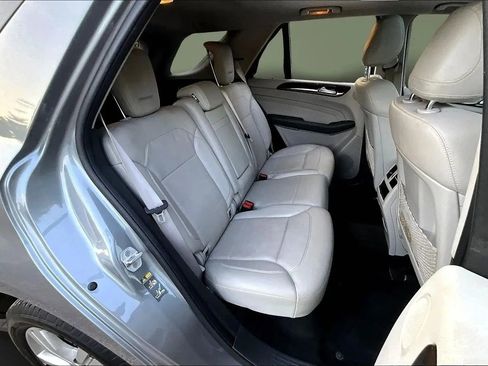 Used 2014 Mercedes-Benz ML 350 ML 350 4MATIC Sport Utility 4D w/ Premium 1 Package image 28