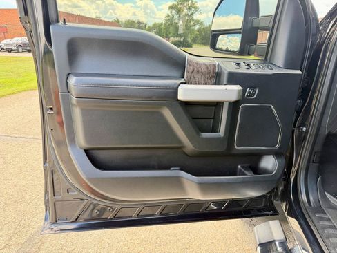 Used 2019 Ford F250 Lariat w/ Lariat Ultimate Package AWD/4WD image 17