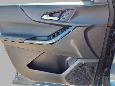 Used 2025 Chevrolet Equinox LT image 19