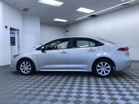 Used 2025 Toyota Corolla LE image 12