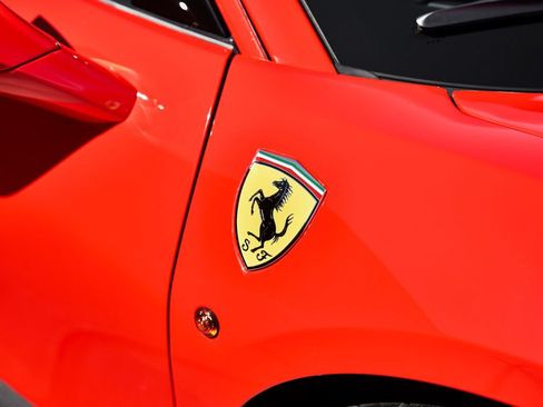 Used 2020 Ferrari 488 Pista Coupe RWD image 9