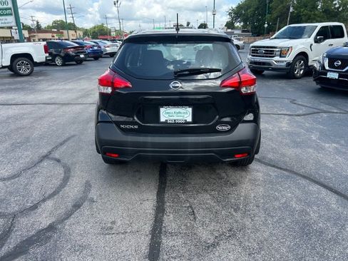 Used 2019 Nissan Kicks S FWD image 3