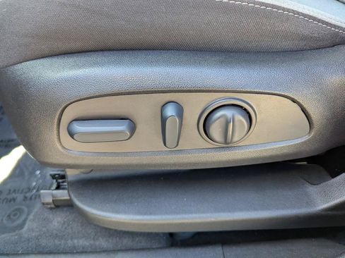 Used 2022 Chevrolet Equinox LS AWD/4WD image 12