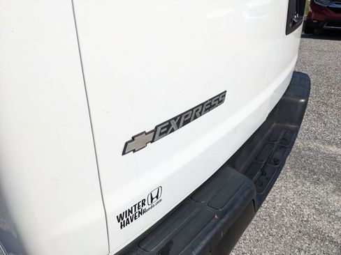 Used 2019 Chevrolet Express 2500 RWD image 15