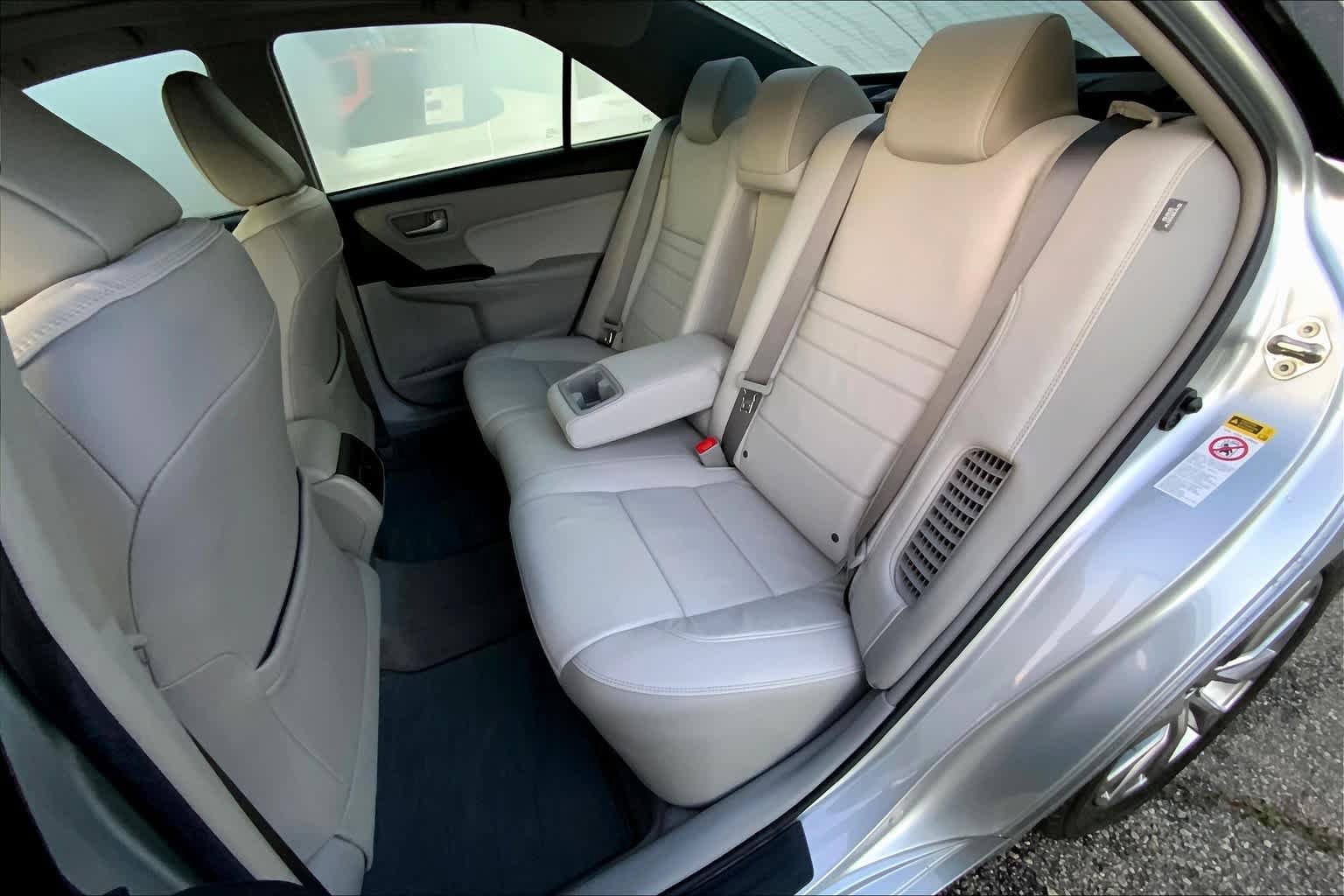 Used 2017 Toyota Camry XLE w/ Moonroof Package FWD image 21