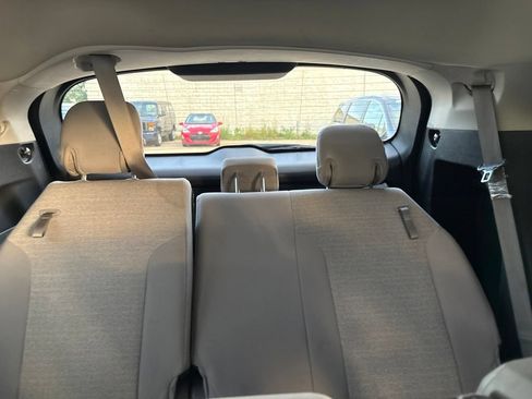 Used 2025 Toyota Sienna LE FWD image 24