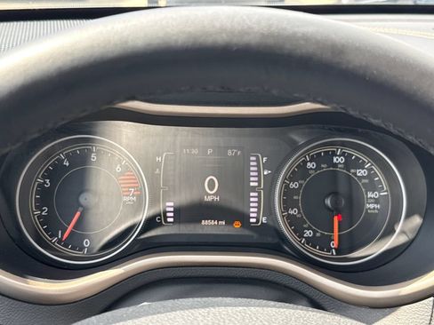 Used 2017 Jeep Cherokee Sport FWD image 17