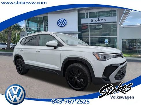 New 2026 Volkswagen Taos SE FWD image 1
