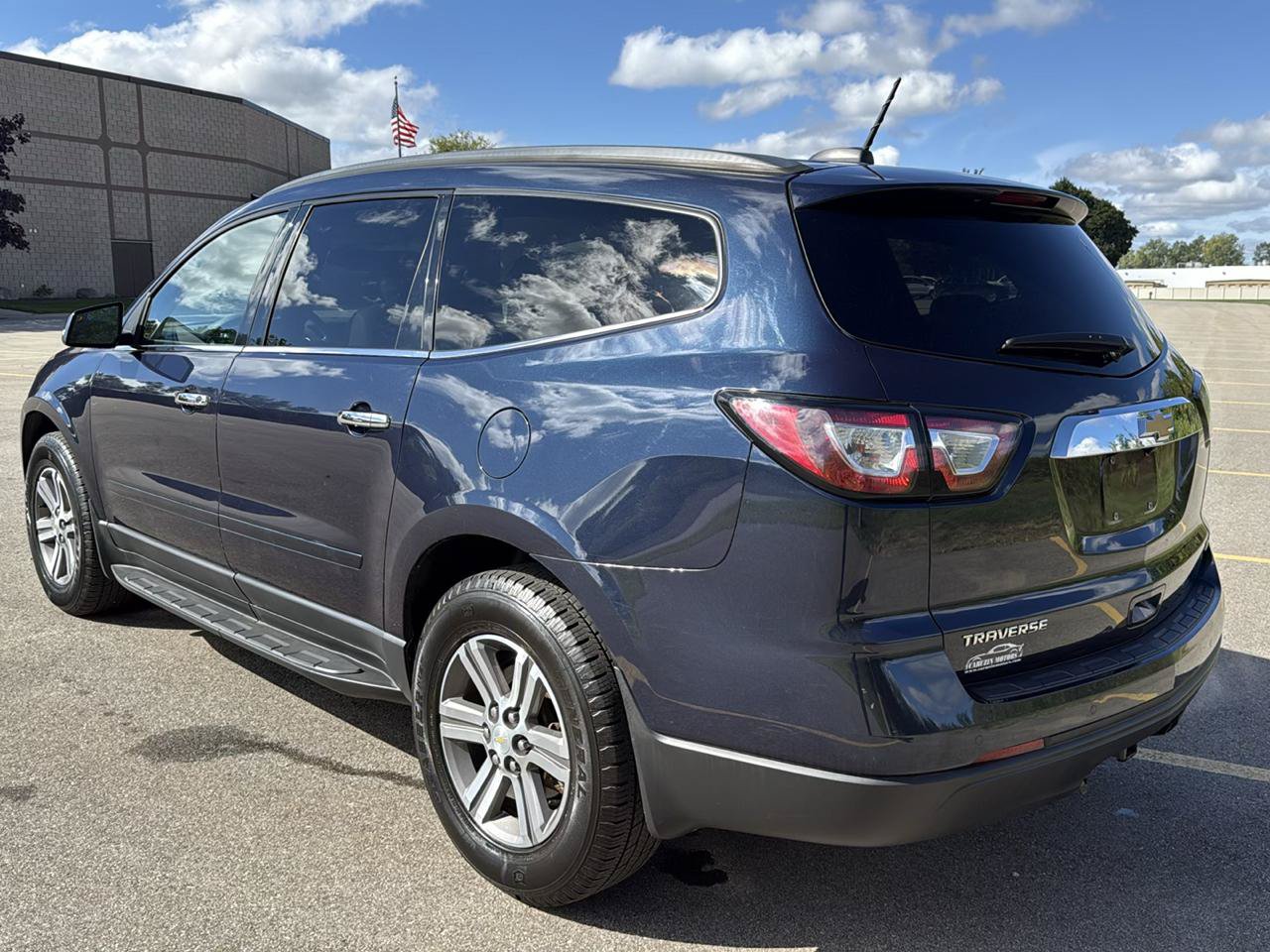 Used 2017 Chevrolet Traverse LT FWD image 7