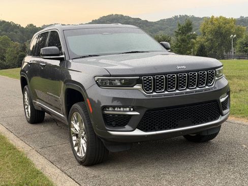 Used 2022 Jeep Grand Cherokee Summit w/ Luxury Tech Group V AWD/4WD image 16