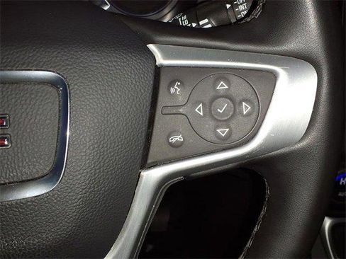 Used 2023 GMC Terrain SLT image 18
