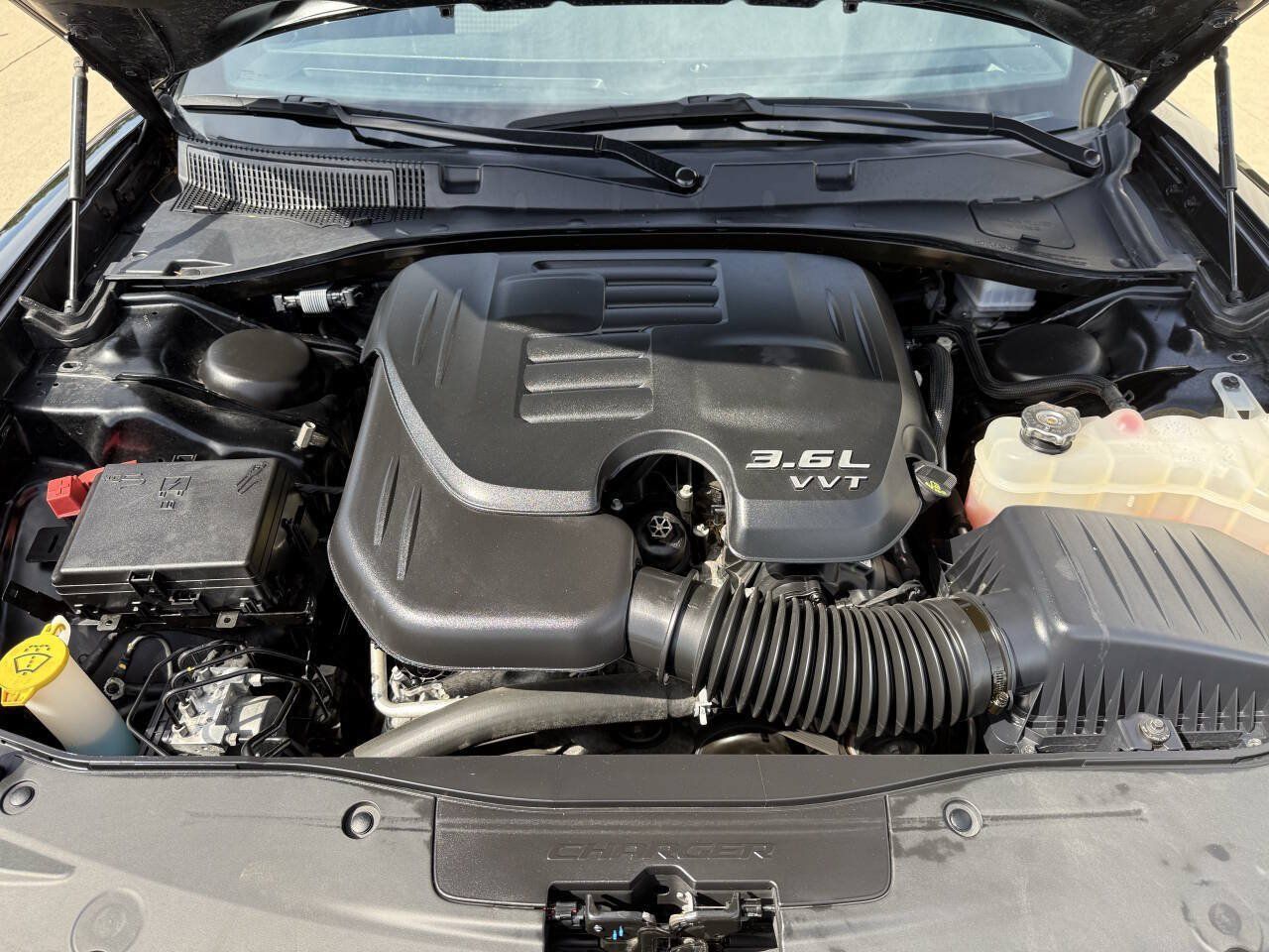 Used 2023 Dodge Charger SXT w/ Blacktop Package AWD/4WD image 9