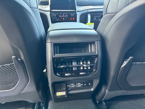 New 2025 Jeep Grand Cherokee Limited w/ Luxury Tech Group II image 22