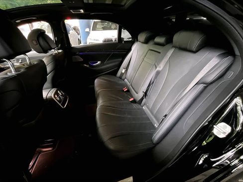Used 2017 Mercedes-Benz S 550 Sedan image 19
