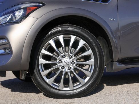 Used 2017 INFINITI QX80 4WD w/ Deluxe Technology Package image 4