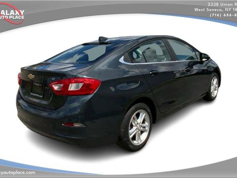 Used 2017 Chevrolet Cruze LT FWD image 5