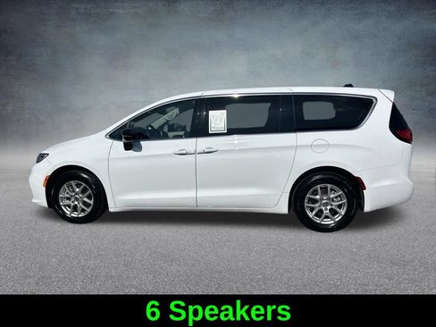 Certified 2024 Chrysler Pacifica Touring-L FWD image 8