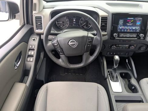 Used 2024 Nissan Frontier SV w/ SV Convenience Package RWD image 15