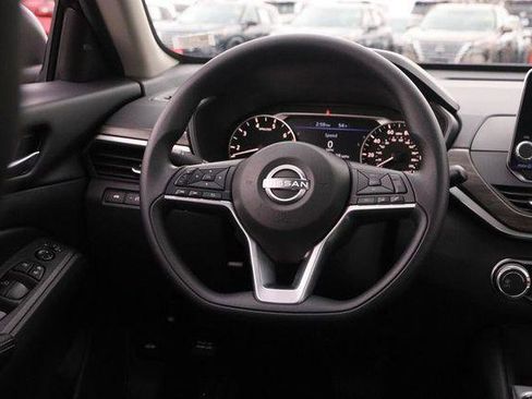 Used 2025 Nissan Altima 2.5 SV image 23