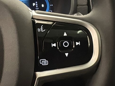 Used 2025 Volvo XC90 B6 Plus image 14