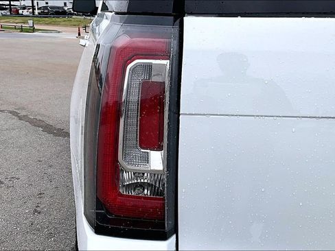 Used 2017 GMC Yukon XL Denali w/ Open Road Package AWD/4WD image 30
