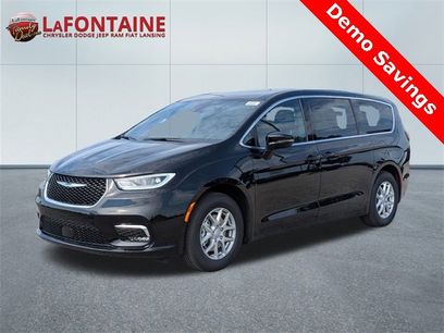 New 2026 Chrysler Pacifica Select