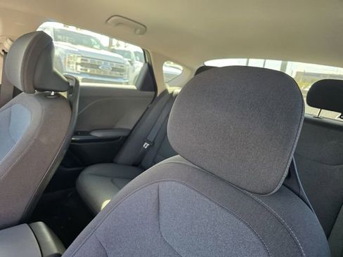 Used 2025 Kia K4 LXS image 12