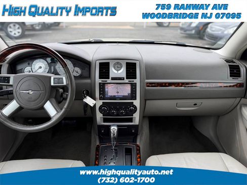 Used 2009 Chrysler 300 C image 25